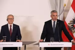 Много благодаря за вашето посещение, обърна се Нехамер към Денков и изрази надежди, че ще се видят отново.-Mnogo-blagodarya-za-vasheto-poseshtenie--obarna-se-Nehamer-kam-Denkov-i-izrazi-nadezhdi--che-shte-se-vidyat-otnovo-_1698163752.jpg