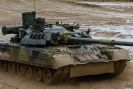 „Терминатор“ вече е „Спиридон“: Русия продължава модернизацията на бойната машина-Ruskiyat-tank-T-80-se-zavrashta-triumfalno-na-boynoto-pole_1761127195.jpg