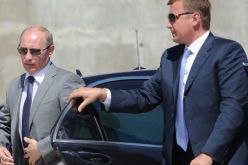 Арест на генерал разтърси ФСБ:Бизнес интереси и следи към бившия охранител на Путин Алексей Дюмин

Снимка: Алексей Дюмин бе охранител на Путин до 2013 г.-Arest-na-general-raztarsi-FSB-Biznes-interesi-i-sledi-kam-bivshiya-ohranitel-na-Putin-Aleksey-Dyumin-Snimka--Aleksey-Dyumin-be-ohranitel-na-Putin-do-2013-g-_1791460652.jpg
