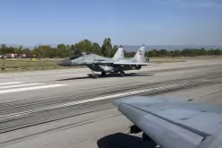 Български и румънски изтребители проведоха съвместна летателна тренировка-Balgarski-i-rumanski-iztrebiteli-provedoha-savmestna-letatelna-trenirovka_1791301489.jpg