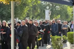Хиляди се простиха с убития бизнесмен и собственик на "Ботев" - Пловдив Илиян Филипов-Hilyadi-se-prostiha-s-ubitiya-biznesmen-i-sobstvenik-na--Botev----Plovdiv-Iliyan-Filipov_1791367957.jpg