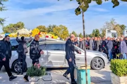 Хиляди се простиха с убития бизнесмен и собственик на "Ботев" - Пловдив Илиян Филипов-Hilyadi-se-prostiha-s-ubitiya-biznesmen-i-sobstvenik-na--Botev----Plovdiv-Iliyan-Filipov_1791368081.jpg