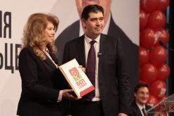 Иван Таков връчи "Червена линия" с очакванията на софийските социалисти към Илияна Йотова-Ivan-Takov-vrachi--Chervena-liniya--s-ochakvaniyata-na-sofiyskite-sotsialisti-kam-Iliyana-Yotova_1792513203.jpg