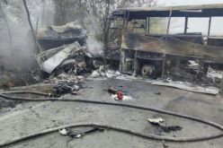 Катастрофа между международен пътнически автобус и запалили се камиони затвори пътя Русе - София.
Снимка: ОД МВР – Велико Търново-Katastrofa-mezhdu-mezhdunaroden-patnicheski-avtobus-i-zapalili-se-kamioni-zatvori-patya-Ruse---Sofiya-Snimka--OD-MVR---Veliko-Tarnovo_1793169696.jpg
