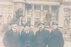 Колю Конкилев (вторият отляво) пред Райхстага, Берлин, 1922 г.-Kolyu-Konkilev--vtoriyat-otlyavo--pred-Rayhstaga--Berlin--1922-g-_1792747123.jpg