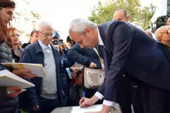 Костадинов в Пловдив, подарява учебника по Родинознание-Kostadinov-v-Plovdiv--podaryava-uchebnika-po-Rodinoznanie_1792049593.jpg