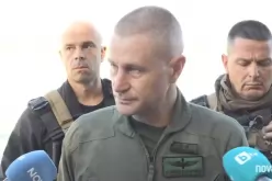 Външният оглед показва, че корабът е обгорял, съобщи на брифинг във Варна заместник-командирът на 24 база подполковник Пламен Дончев.
-Parvi-ogled-na-udareniya-v-nashi-vodi-korab---Tezhak--pozhar--nyama-ostanki-ot-dron--tovarat-e-zhito_1791547270.png
