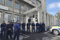 По неофициална информация Ерол Мюмюн е задържан за разпит-Pred-sgradata-na-politsiyata-v-grada-se-sabraha-simpatizanti-na-DPS--chast-ot-deputatite-i-kmetove--Snimka-BNR_1792665871.jpg