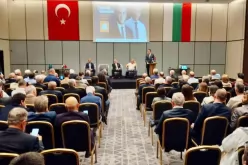 Предизборна среща за Гюров в Истанбул: Тагарев, Трайков и Корман Исмаилов се срещнаха с изселници-Predizborna-sreshta-za-Gyurov-v-Istanbul--Tagarev--Traykov-i-Korman-Ismailov-se-sreshtnaha-s-izselnitsi_1792308993.jpg