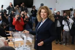 Президентът Йотова:Следващият президент е на обединението,гласувах за мир,сигурност и подем-Prezidentat-Yotova-Sledvashtiyat-prezident-e-na-obedinenieto-glasuvah-za-mir-sigurnost-i-podem_1792922027.jpg