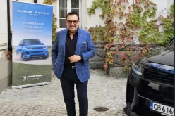 Проф. д.н. Любомир Стойков пред автомобила на Range Rover. Фото: Алма комуникация / Петър Станев-Prof--d-n--Lyubomir-Stoykov-pred-avtomobila-na-Range-Rover--Foto--Alma-komunikatsiya---Petar-Stanev_1791276064.jpg