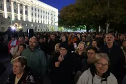 Протест срещу Радев:Разгневени сме от една групировка, дошла на власт от  с. Труд и Граф Игнатиево-Protest-sreshtu-Radev-Razgneveni-sme-ot-edna-grupirovka--doshla-na-vlast-ot-s--Trud-i-Graf-Ignatievo_1792517011.jpg
