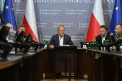 Тече спешен съвет в Полша: Доналд Туск и полският министър на отбраната заплашени с атентат-Teche-speshen-savet-v-Polsha--Donald-Tusk-i-polskiyat-ministar-na-otbranata-zaplasheni-s-atentat_1791719945.jpg
