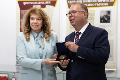 Йотова удостои Агенция „Архиви“ с плакет „Св. св. Кирил и Методий“: Тя е цитаделата на паметта ни-Yotova-udostoi-Agentsiya--Arhivi--s-plaket--Sv--sv--Kiril-i-Metodiy--Tya-e-tsitadelata-na-pametta-ni_1791823158.png