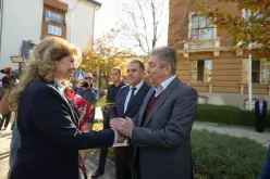 Йотова в Перник: Трябва заедно да се справим с бедността и неравенствата в страната-Yotova-v-Pernik--Tryabva-zaedno-da-se-spravim-s-bednostta-i-neravenstvata-v-stranata_1792430066.jpg