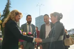 Йотова в Перник: Трябва заедно да се справим с бедността и неравенствата в страната-Yotova-v-Pernik--Tryabva-zaedno-da-se-spravim-s-bednostta-i-neravenstvata-v-stranata_1792430079.jpg