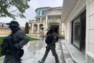 11 задържани при акция за източване на ВиК дружество чрез обществени поръчки. Снимки и видео ГДБОП

-11-zadarzhani-pri-aktsiya-za-iztochvane-na-ViK-druzhestvo-chrez-obshtestveni-porachki--SNIMKI-I-VIDEO-_1792073076.jpg