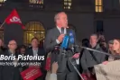 Фракцията на ГСДП в Бундестага организира протест в Берлин на Бебелплац - където през 1933 година нацистите изгарят масово книги, след като завземат властта. На снимката: военният министър Борис Писториус-Fraktsiyata-na-GSDP-v-Bundestaga-organizira-protest-v-Berlin-na-Bebelplats---kadeto-prez-1933-godina-natsistite-izgaryat-masovo-knigi--sled-kato-zavzemat-vlastta--Na-snimkata--voenniyat-ministar-Boris-Pistorius_1791456392.png