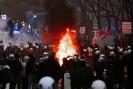 Камъни, барикади и водни оръдия срещу 160 000 протестиращи в 30 германски града-Kamani--barikadi-i-vodni-oradiya-sreshtu-160-000-protestirashti-v-30-germanski-grada_1793480988.jpg