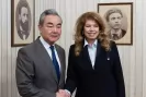 Президентът Йотова се срещна с външния министър на Китай,поиска улеснение за българския внос там-Prezidentat-Yotova-se-sreshtna-s-vanshniya-ministar-na-Kitay-poiska-ulesnenie-za-balgarskiya-vnos-tam_1792399447.jpg