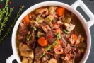 Свинско с праз, гъби и червено вино на фурна-Svinsko-s-praz--gabi-i-cherveno-vino-na-furna_1792671355.jpg