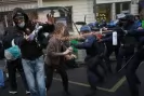 В протестите са участвали около 550 000 души, от които близо 110 000 - в Париж.-V-protestite-sa-uchastvali-okolo-550-000-dushi--ot-koito-blizo-110-000---v-Parizh-_1792306373.jpg