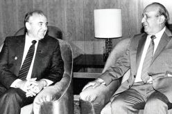 Тодор Живков и Михаил Горбачов разговарят в София на 22 октомври 1985 г.-1510256508.jpg