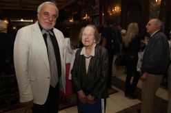 Маестро Карталов с 93-годишна американка, която идва в София да гледа тетралогията-1541430679.jpg