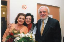 Пламен Карталов с Анна Томова-Синтова и съпругата си Валя-1541430906.jpg