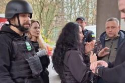 Анджелина Джоли следи разправията, докато от военното окръжие се опитват да мобилизират шофьор от кортежа й-Andzhelina-Dzholi-sledi-razpraviyata--dokato-ot-voennoto-okrazhie-se-opitvat-da-mobilizirat-shofyor-ot-kortezha-y_1762436370.jpg