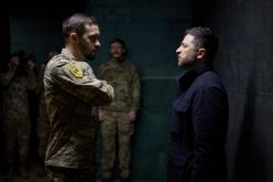 Преди дни президентът Зеленски бе на фронта и връчи награди на отличили се бойци-Predi-dni-prezidentat-Zelenski-be-na-fronta-i-vrachi-nagradi-na-otlichili-se-boytsi_1762347055.jpg