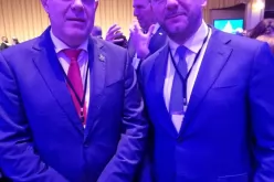 Главният прокурор Иван Гешев с Месли Красничи, председател  на Демократическата партия на Косово.


-Glavniyat-prokuror-Ivan-Geshev-s-Ahmet-Shala--universitetski-prepodavatel--bivsh-ministar-na-ikonomikata-i-na-finansite-na-Kosovo_1675404171.jpg