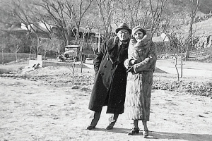 1936 г., българинът с австрийската си съпруга Йозефа. Снимката е правена през 1936 г. в гр. Калган, Китай.-1427705557.jpg