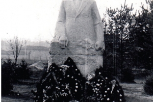 Паметникът на Христо Боев в родното му село Одърне.-1427705655.jpg
