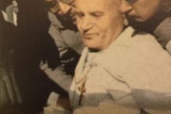 Папа Йоан Павел Втори веднага след като Агджа стреля в него - 13 май 1981 г.-1459129943.jpg