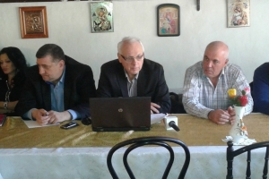В манастир "Св. Никола" в Арбанаси, по инициатива на депутата Велизар Енчев (в средата) се състоя учредяване на Движение за радикална промяна "Българска пролет" / Снимки: БГНЕС-1428138051.jpg