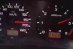 Скоростомерът показва умопомрачителните 190 км/ч-1460717913.jpg