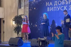  Мария Методиева по време на словото си, облечена в рокля на Стоян Радичев. Фото: Академия за мода--Mariya-Metodieva-po-vreme-na-slovoto-si--oblechena-v-roklya-na-Stoyan-Radichev--Foto--Akademiya-za-moda_1748613624.jpg
