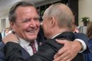 Шрьодер и Путин имат близки отношения от години. Според Кремъл двамата са се срещнали в дома на руския президент на 7 октомври.
Архивна снимка-Germanska-banka-zamrazi-smetkata--po-koyato-Gerhard-Shryoder-poluchava-parite-si-ot-Rusiya_1748203589.jpg