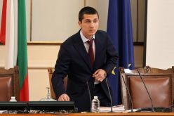 Председателстващият НС Мирослав Иванов заяви, че явно за депутатите е по-важно да гласуват вот на недоверие, отколокото парламентът на продължи да работи нормално-1655879399.jpg