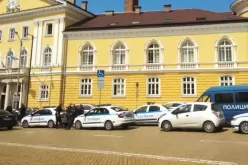 Преди протеста на "Възраждане": Около НС почерня от полицаи и жандармерия
Сн. Новини.бг-Predi-protesta-na--Vazrazhdane--Okolo-NS-pochernya-ot-politsai-i-zhandarmeriya-Sn--Novini-bg_1686042729.jpg