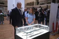 Радев разгледа археологическите находки от Хераклея Синтика-Radev-razgleda-arheologicheskite-nahodki-ot-Herakleya-Sintika_1756115607.jpg