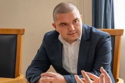 Външно с остра реакция към Скопие: Побоят над Християн Пендиков отново остава без последствия-Stachka-na-sadebnata-administratsiya-otlozhi-deloto-za-poboya-na-Hristiyan-Pendikov_1695286579.jpg
