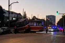Младежи отвлякоха трамвай в столицата, забиха го в подлеза на "Ситняково" 
Сн. Булфото-Mladezhi-otvlyakoha-tramvay-v-stolitsata--zabiha-go-v-podleza-na--Sitnyakovo---Sn--Bulfoto_1756787949.jpg
