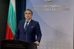Василев: Трябва да има свикан КСНС след атаката с дронове в български води-Asen-Vasilev--50-evro-za-500-hil--dushi-e-podigravka-ostanalite-6-miliona-da-piyat-edna-studena-voda_1789722907.jpg